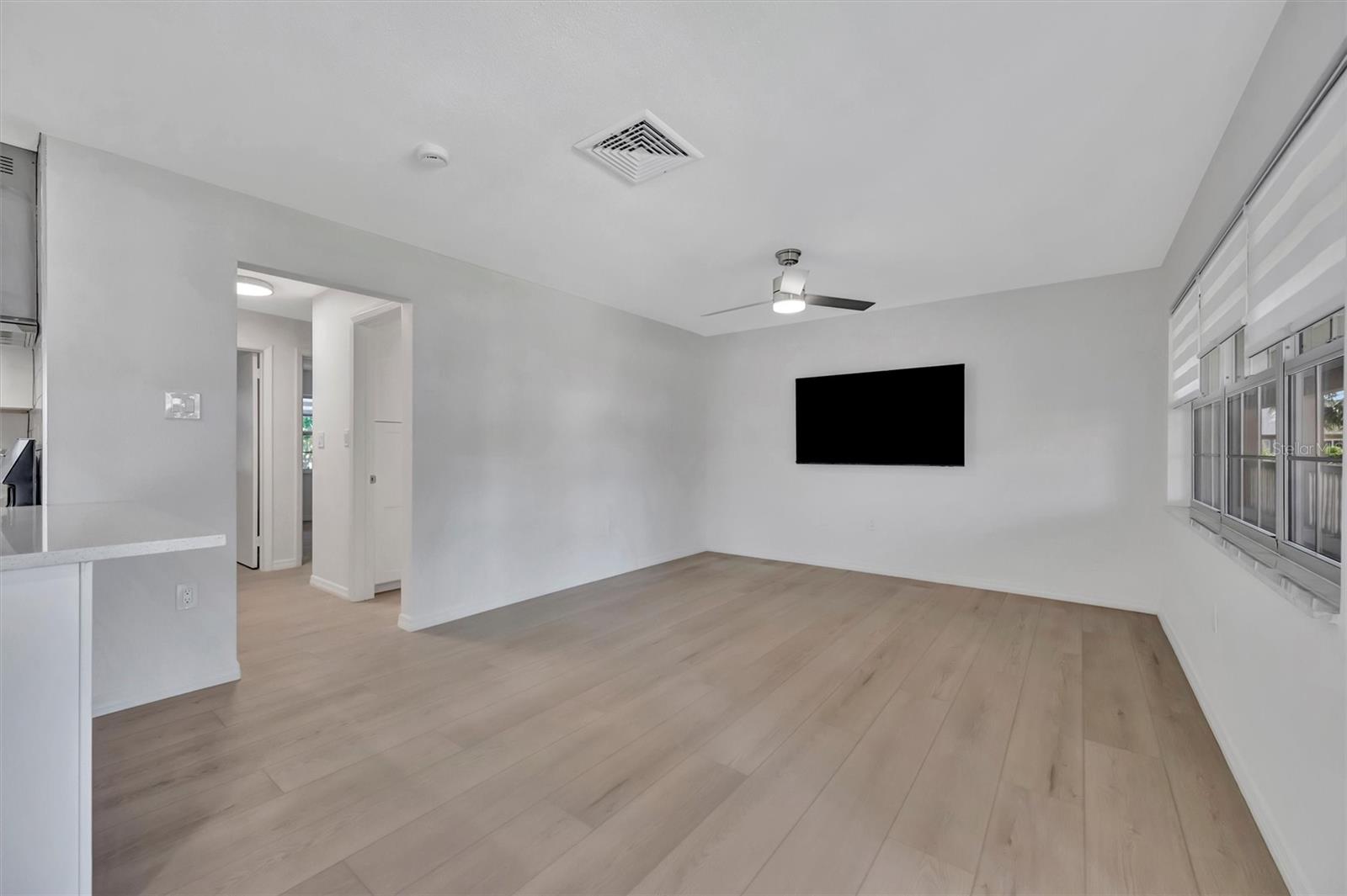 650 PINELLAS POINT DR S #216, ST PETERSBURG, FL, 33705