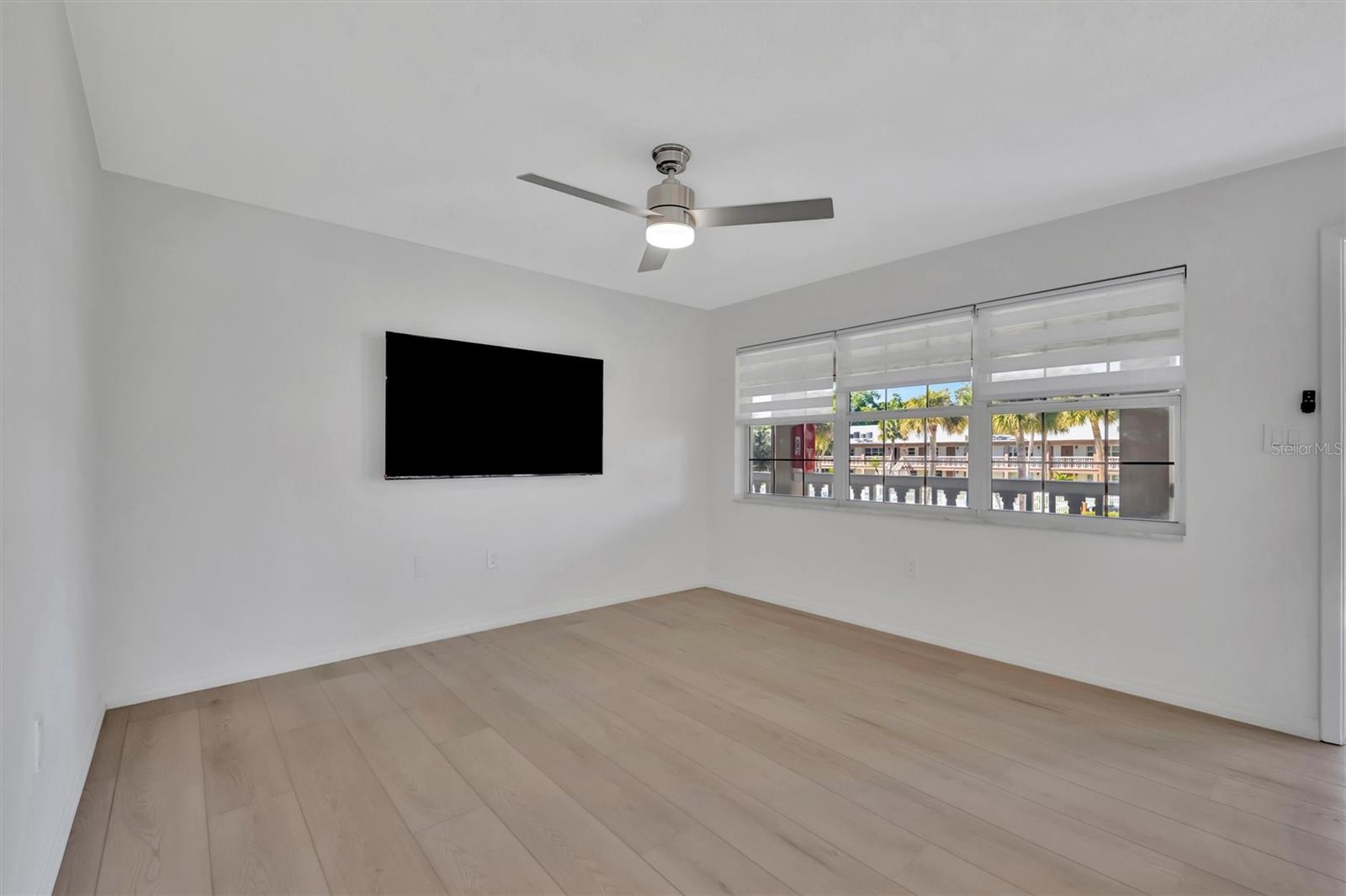 650 PINELLAS POINT DR S #216, ST PETERSBURG, FL, 33705