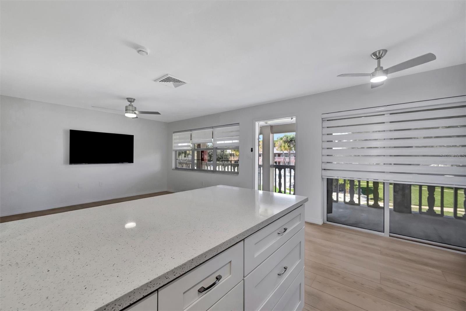 650 PINELLAS POINT DR S #216, ST PETERSBURG, FL, 33705