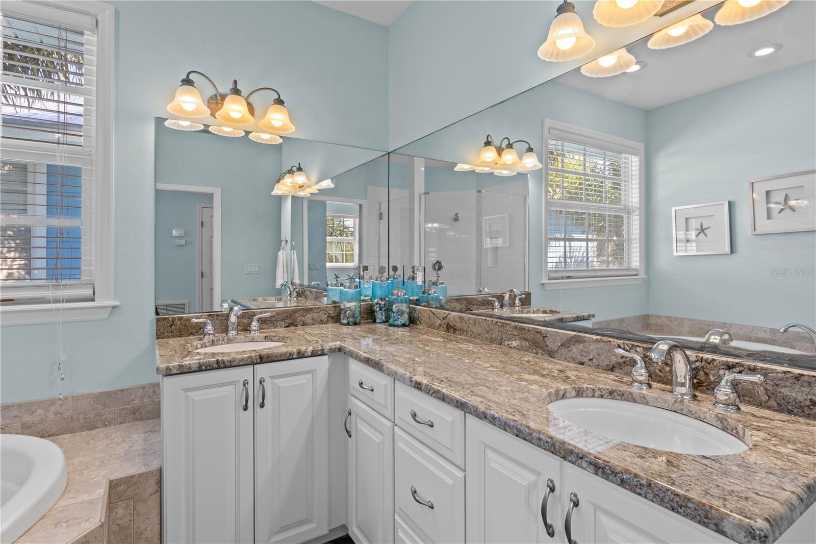 7005 HOLMES BLVD, HOLMES BEACH, FL, 34217