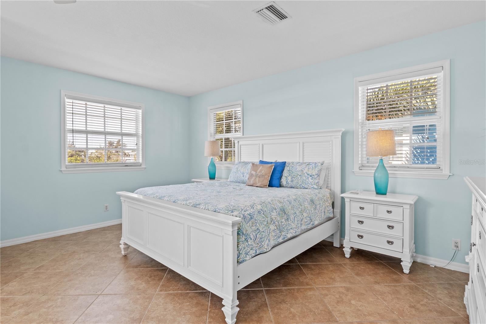 7005 HOLMES BLVD, HOLMES BEACH, FL, 34217
