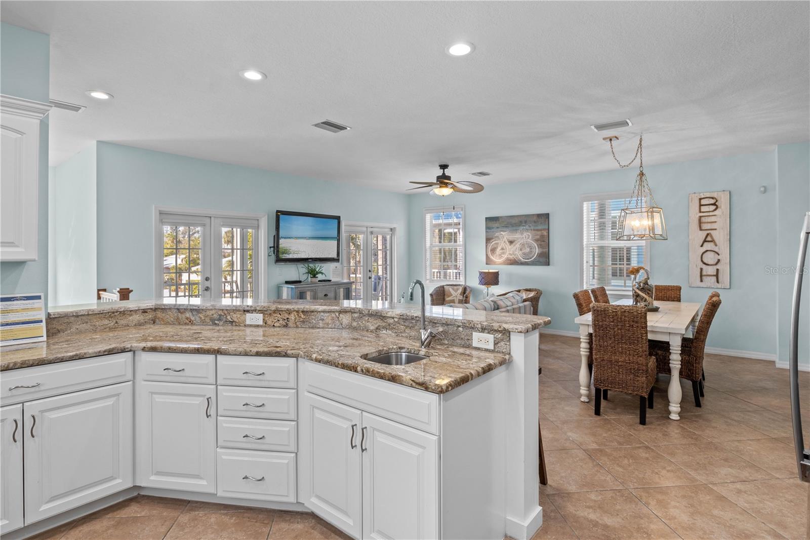 7005 HOLMES BLVD, HOLMES BEACH, FL, 34217