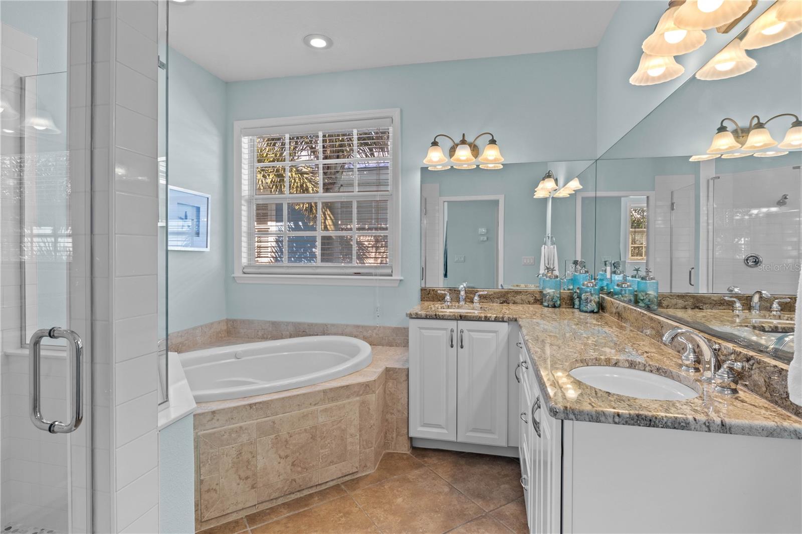 7005 HOLMES BLVD, HOLMES BEACH, FL, 34217