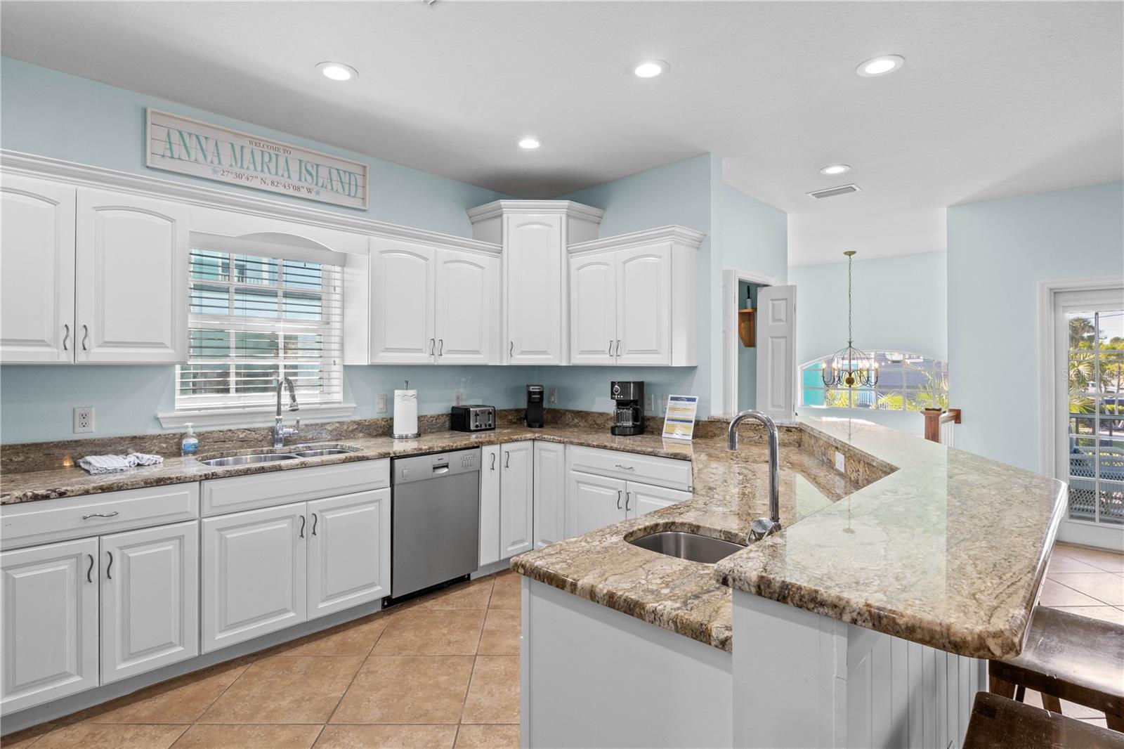 7005 HOLMES BLVD, HOLMES BEACH, FL, 34217
