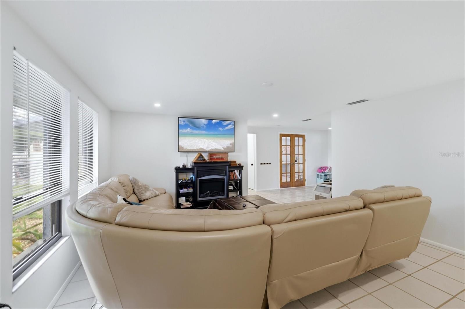 4913 ALMANZA AVE, SARASOTA, FL, 34235