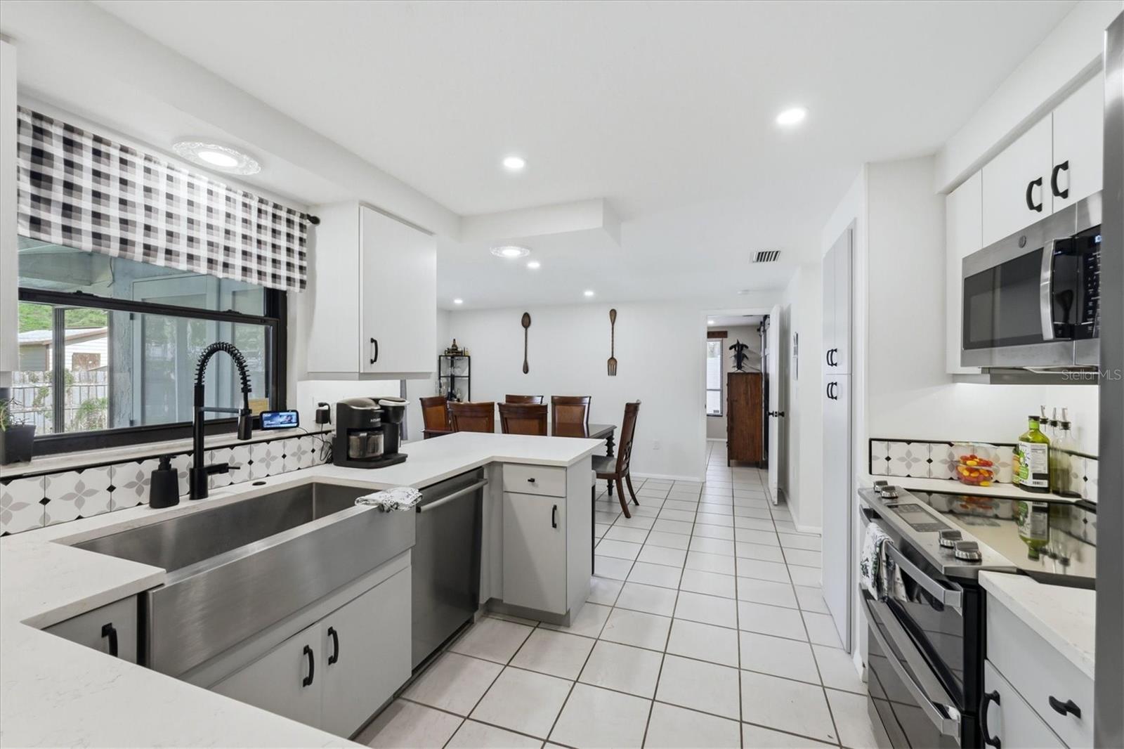4913 ALMANZA AVE, SARASOTA, FL, 34235