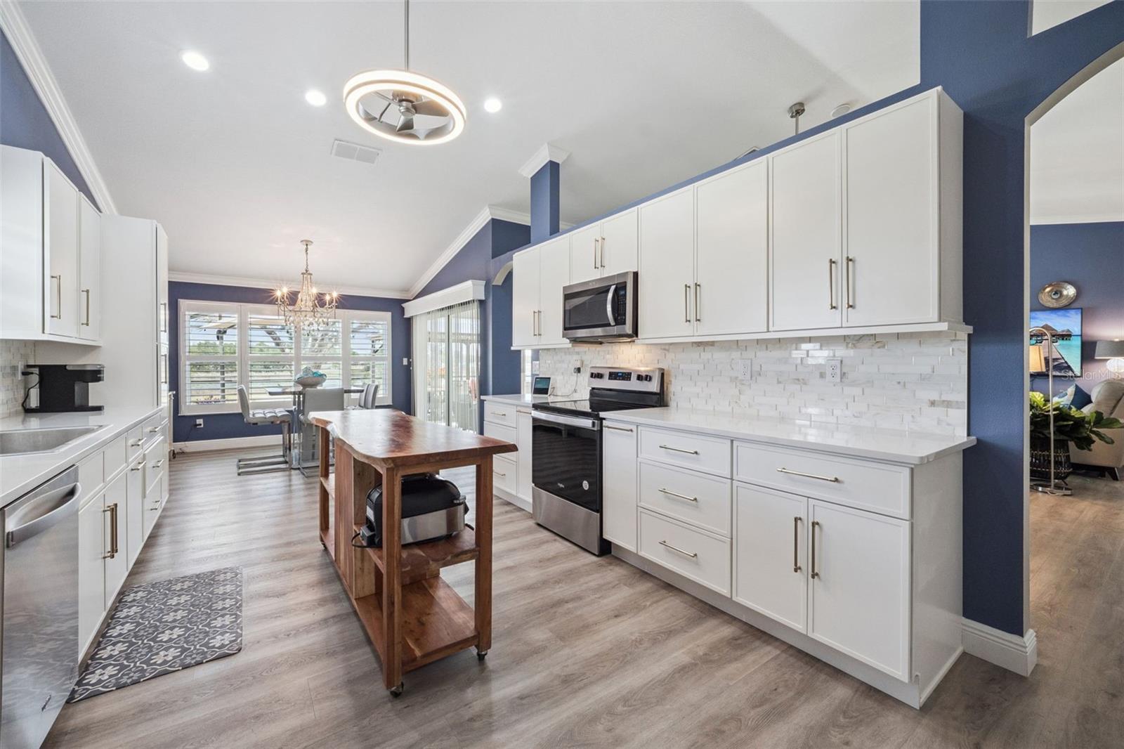 4750 SAWGRASS LAKE CIR, LEESBURG, FL, 34748