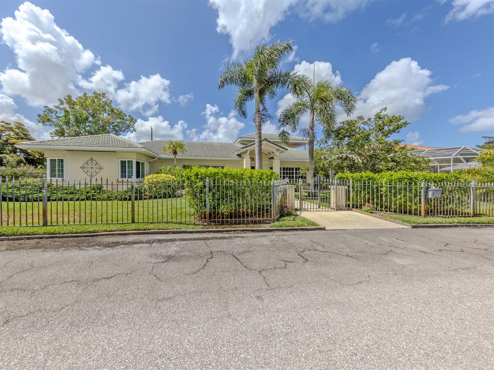 24 GULF MANOR DR, VENICE, FL, 34285
