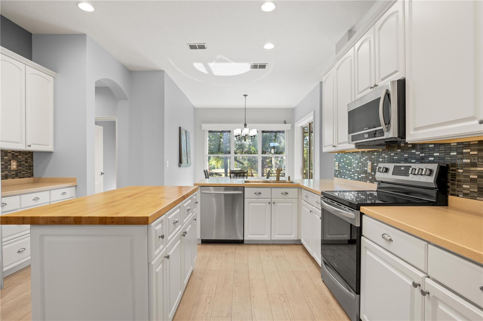 1305 CRYSTAL GREENS DR, SUN CITY CENTER, FL, 33573