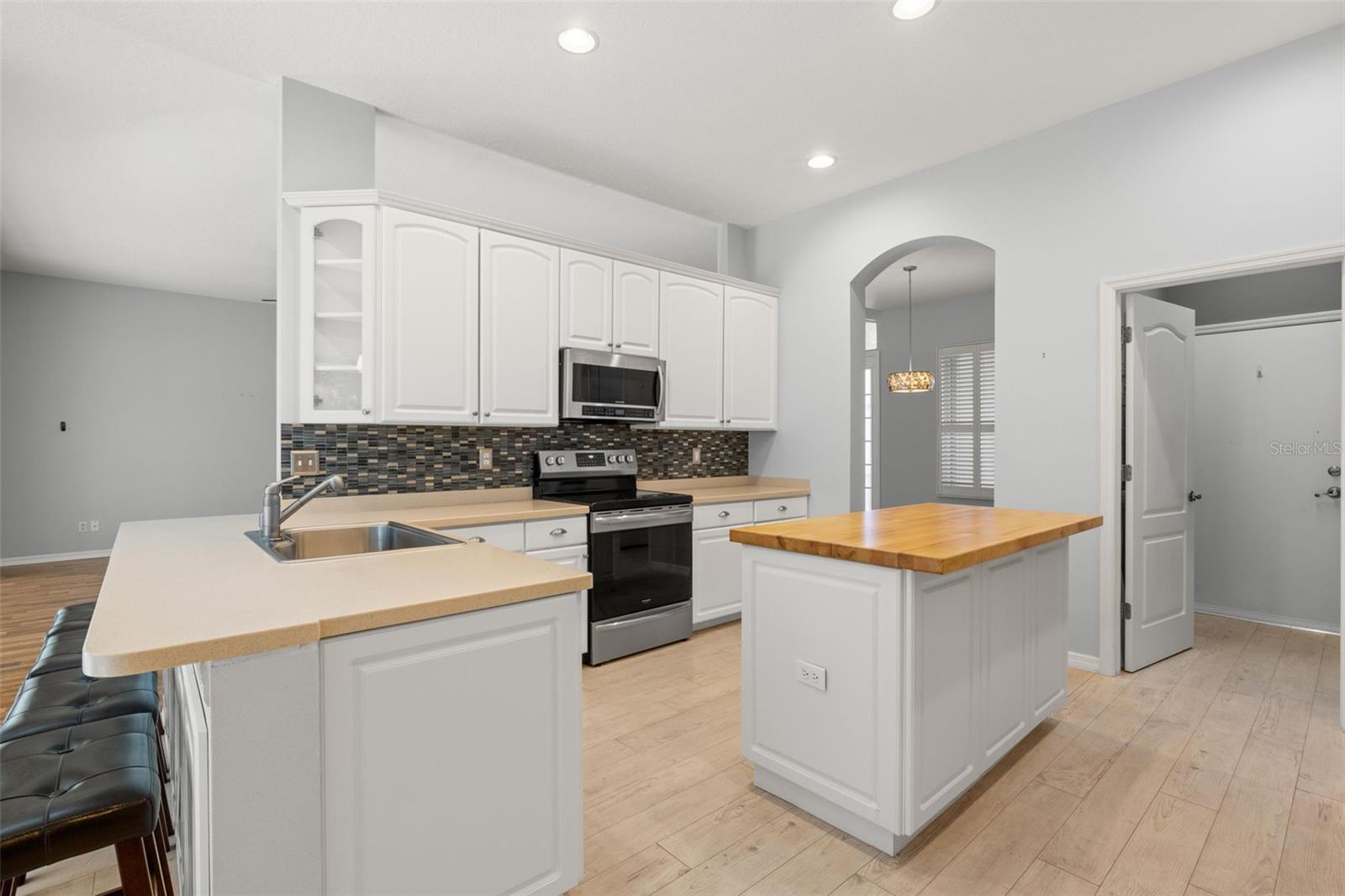 1305 CRYSTAL GREENS DR, SUN CITY CENTER, FL, 33573