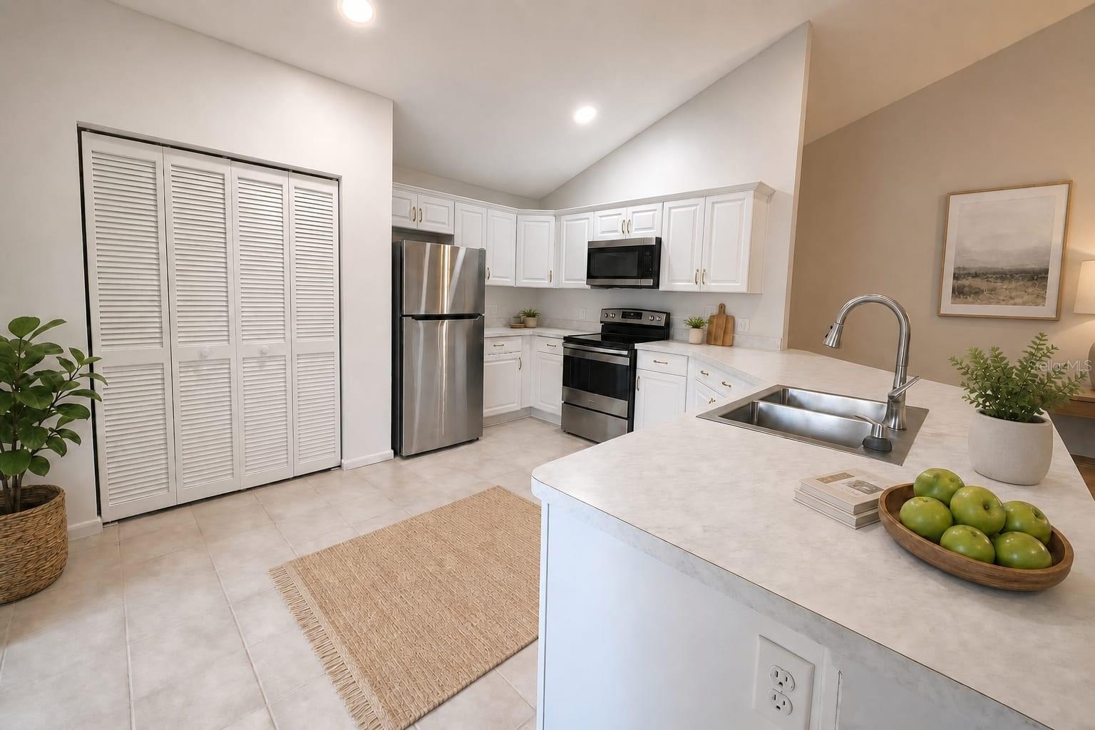 15215 AMBERLY DR #907, TAMPA, FL, 33647