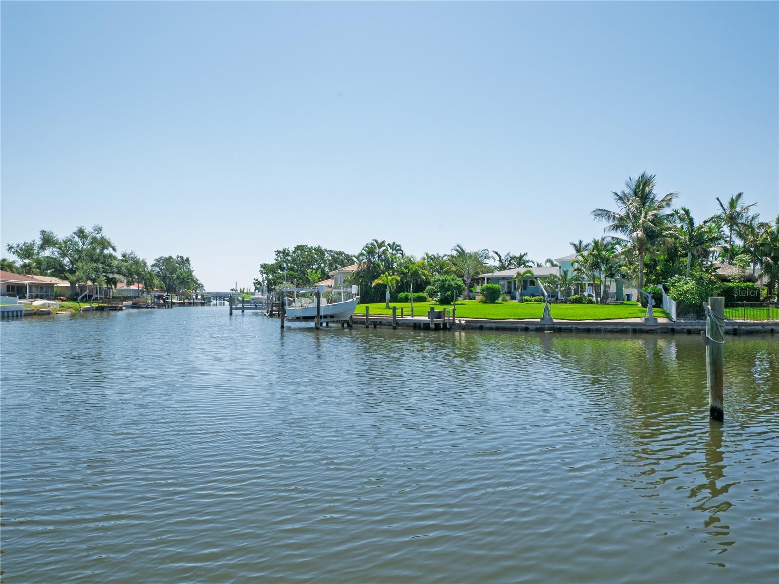 1880 TANGLEWOOD DR NE, ST PETERSBURG, FL, 33702