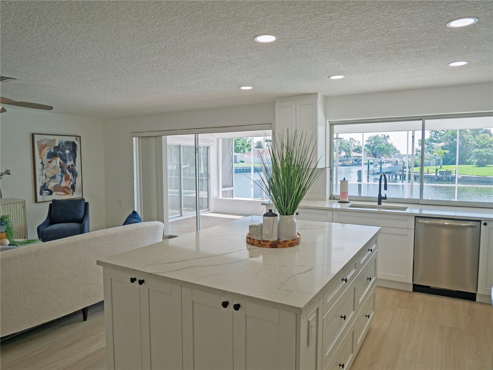 1880 TANGLEWOOD DR NE, ST PETERSBURG, FL, 33702