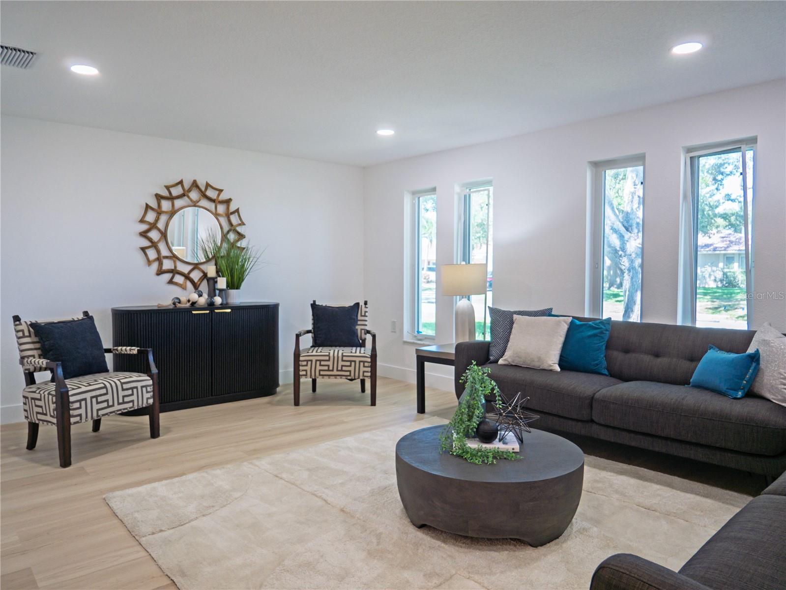 1880 TANGLEWOOD DR NE, ST PETERSBURG, FL, 33702