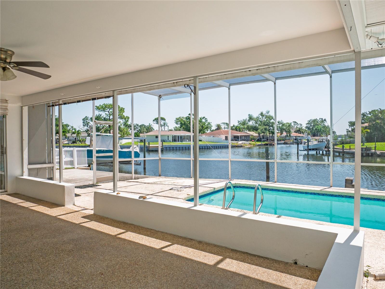 1880 TANGLEWOOD DR NE, ST PETERSBURG, FL, 33702