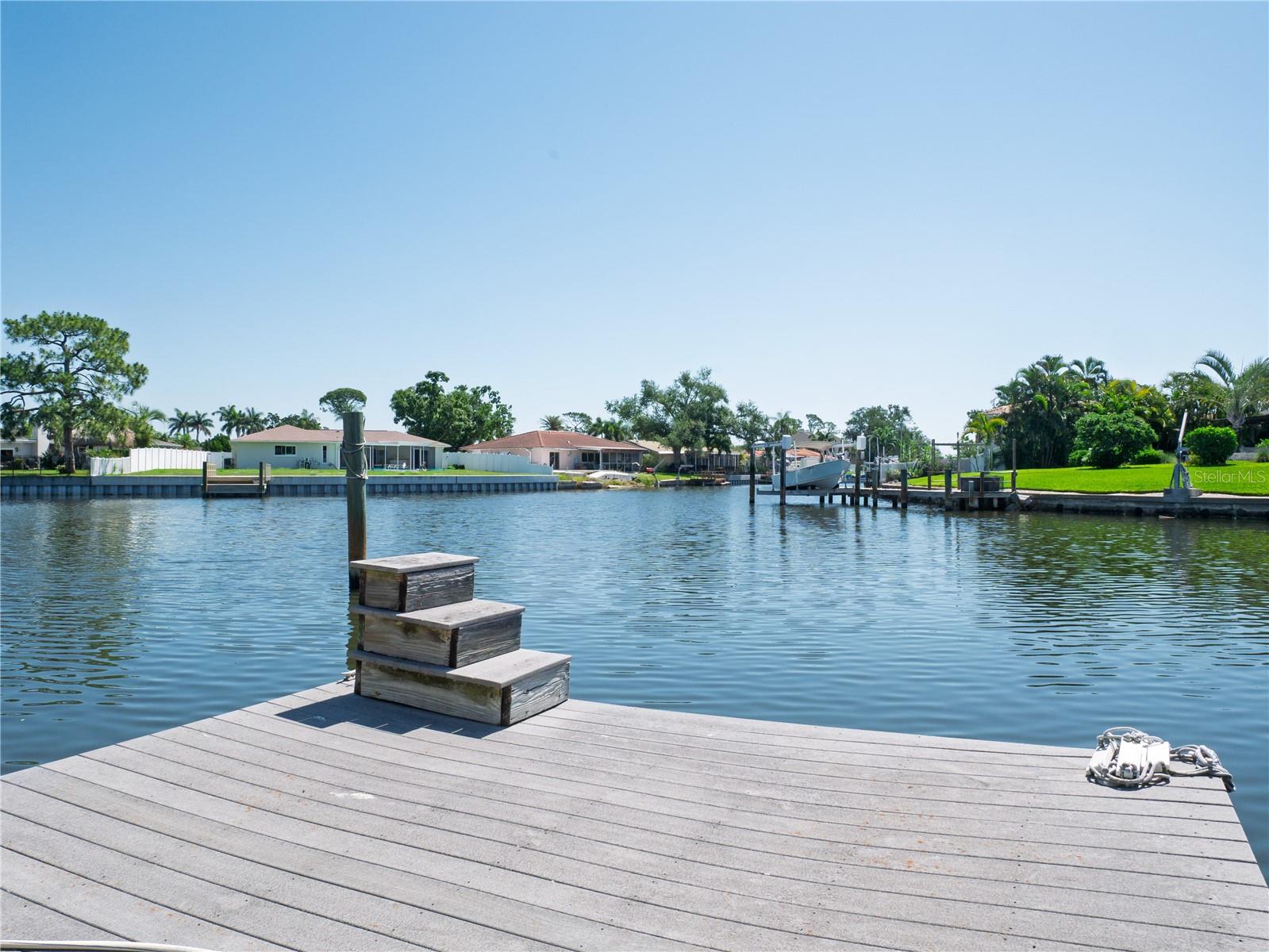 1880 TANGLEWOOD DR NE, ST PETERSBURG, FL, 33702