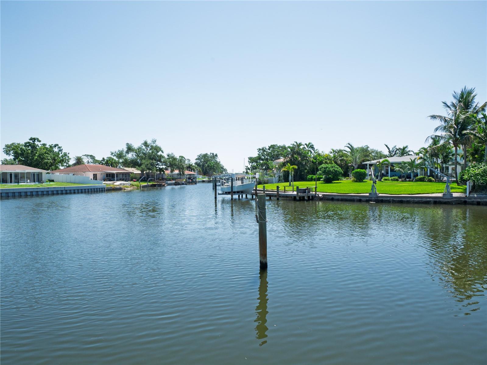 1880 TANGLEWOOD DR NE, ST PETERSBURG, FL, 33702