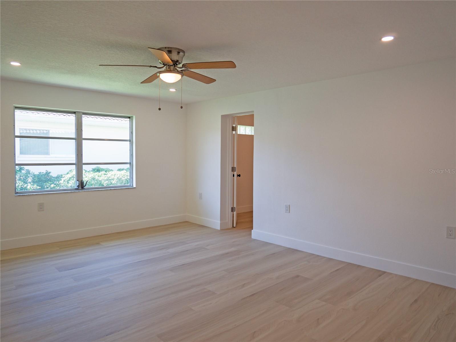 1880 TANGLEWOOD DR NE, ST PETERSBURG, FL, 33702