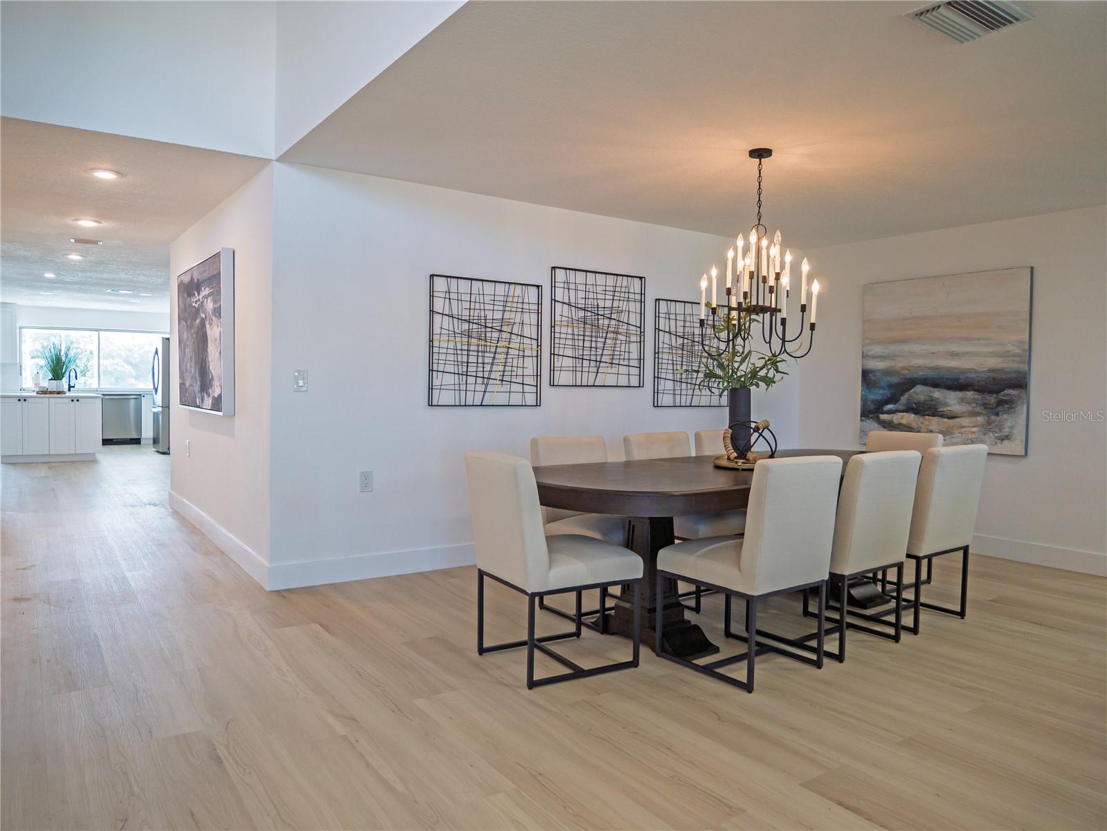 1880 TANGLEWOOD DR NE, ST PETERSBURG, FL, 33702