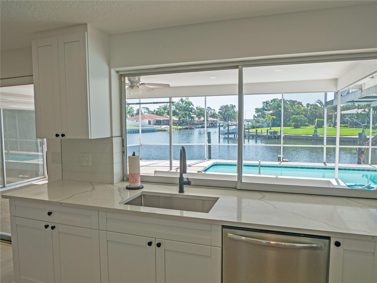 1880 TANGLEWOOD DR NE, ST PETERSBURG, FL, 33702