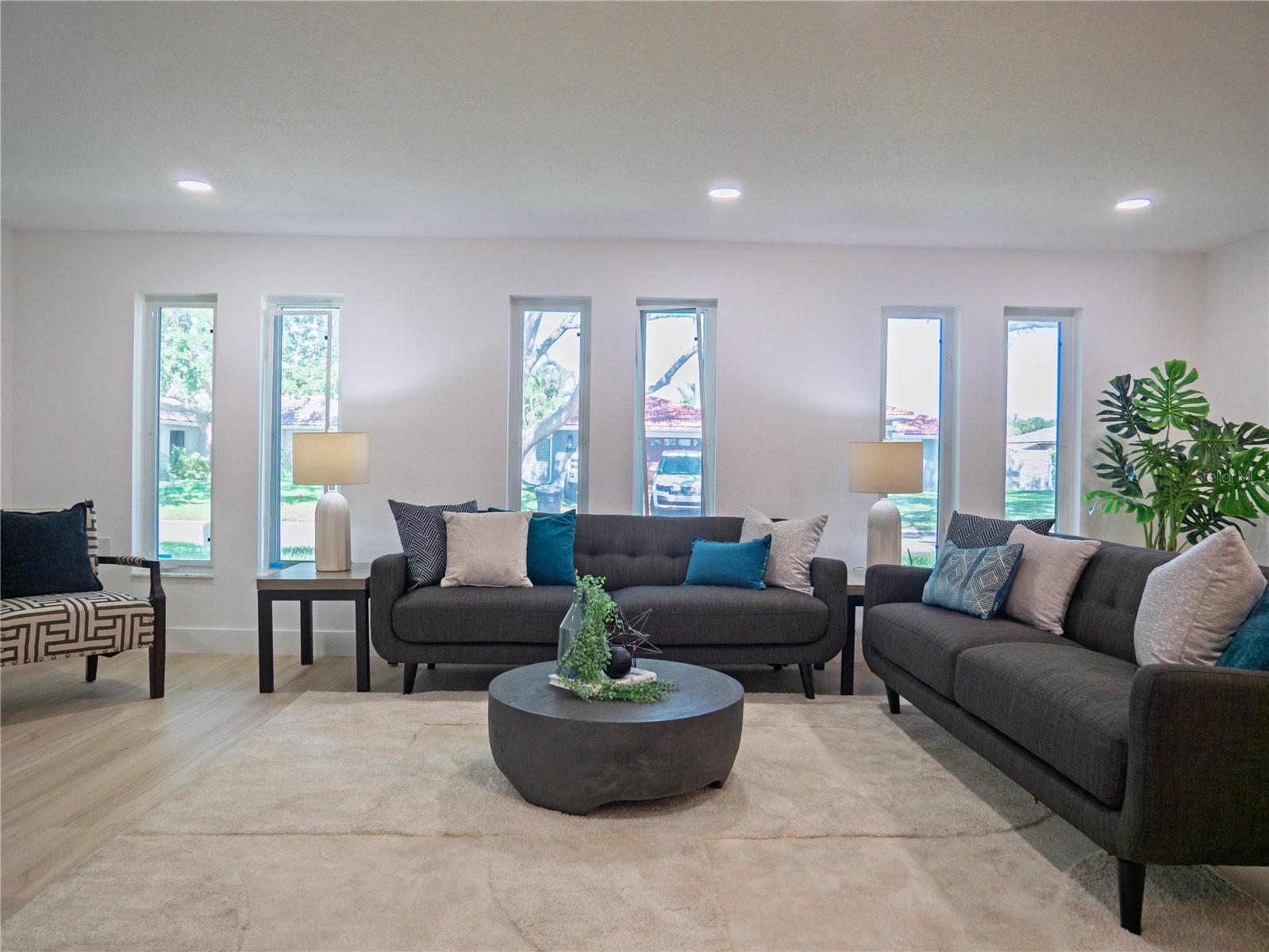 1880 TANGLEWOOD DR NE, ST PETERSBURG, FL, 33702