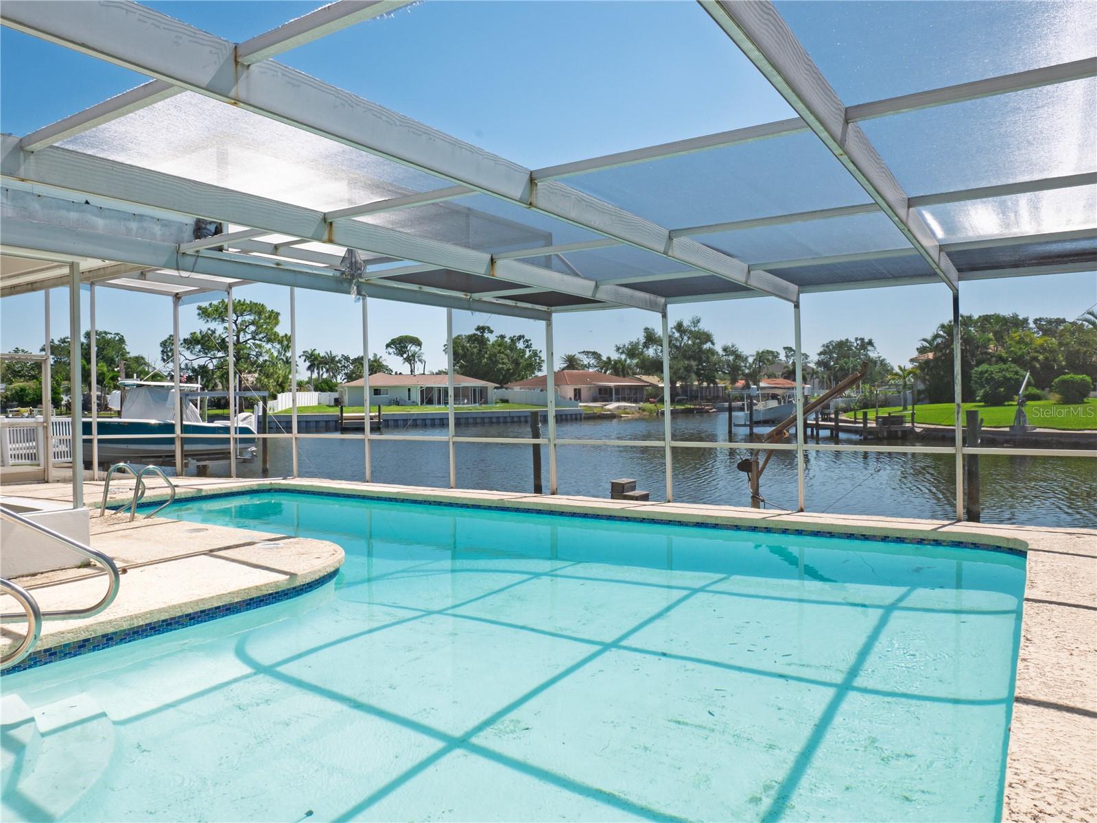1880 TANGLEWOOD DR NE, ST PETERSBURG, FL, 33702