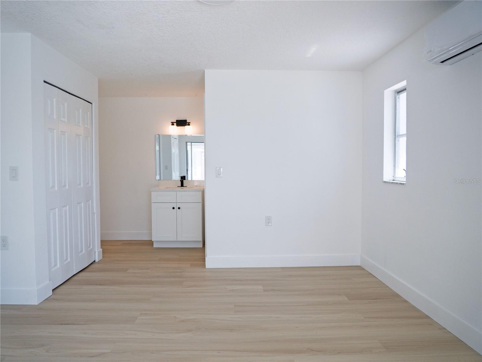 1880 TANGLEWOOD DR NE, ST PETERSBURG, FL, 33702