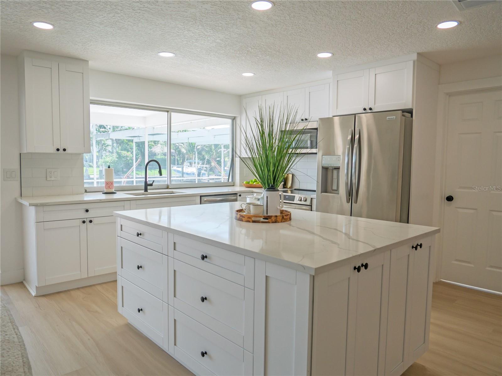 1880 TANGLEWOOD DR NE, ST PETERSBURG, FL, 33702