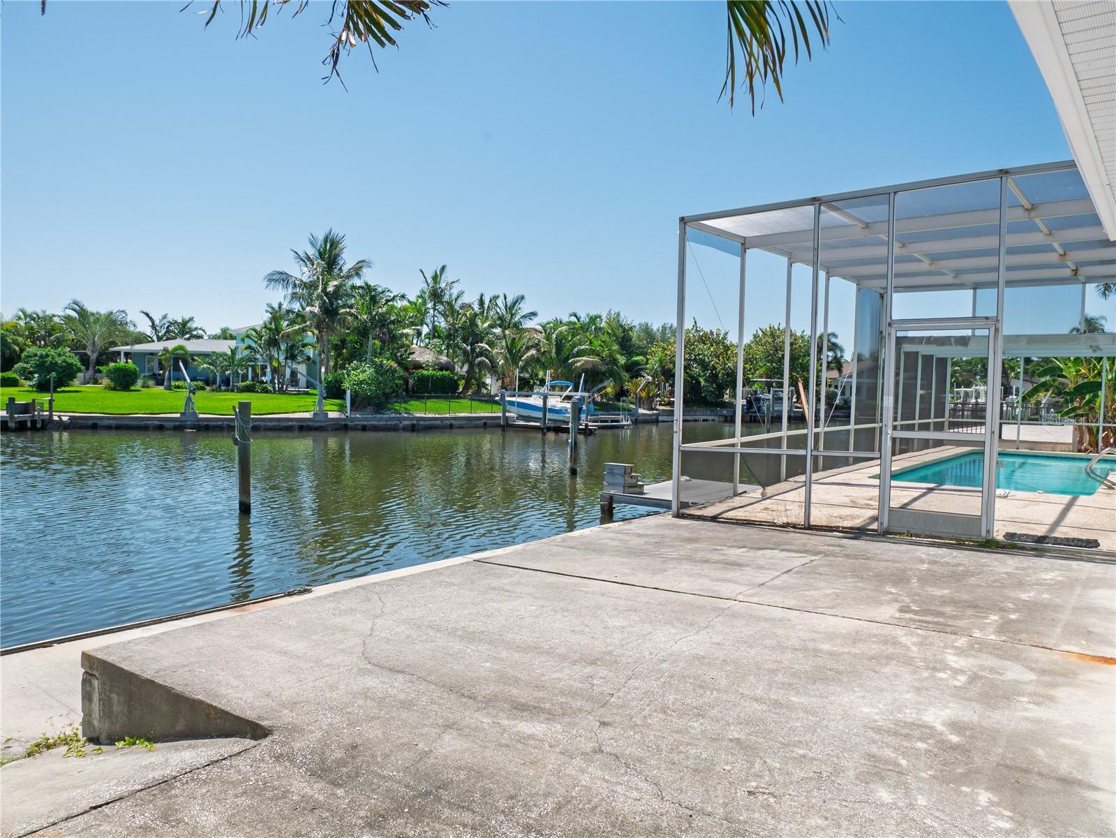 1880 TANGLEWOOD DR NE, ST PETERSBURG, FL, 33702