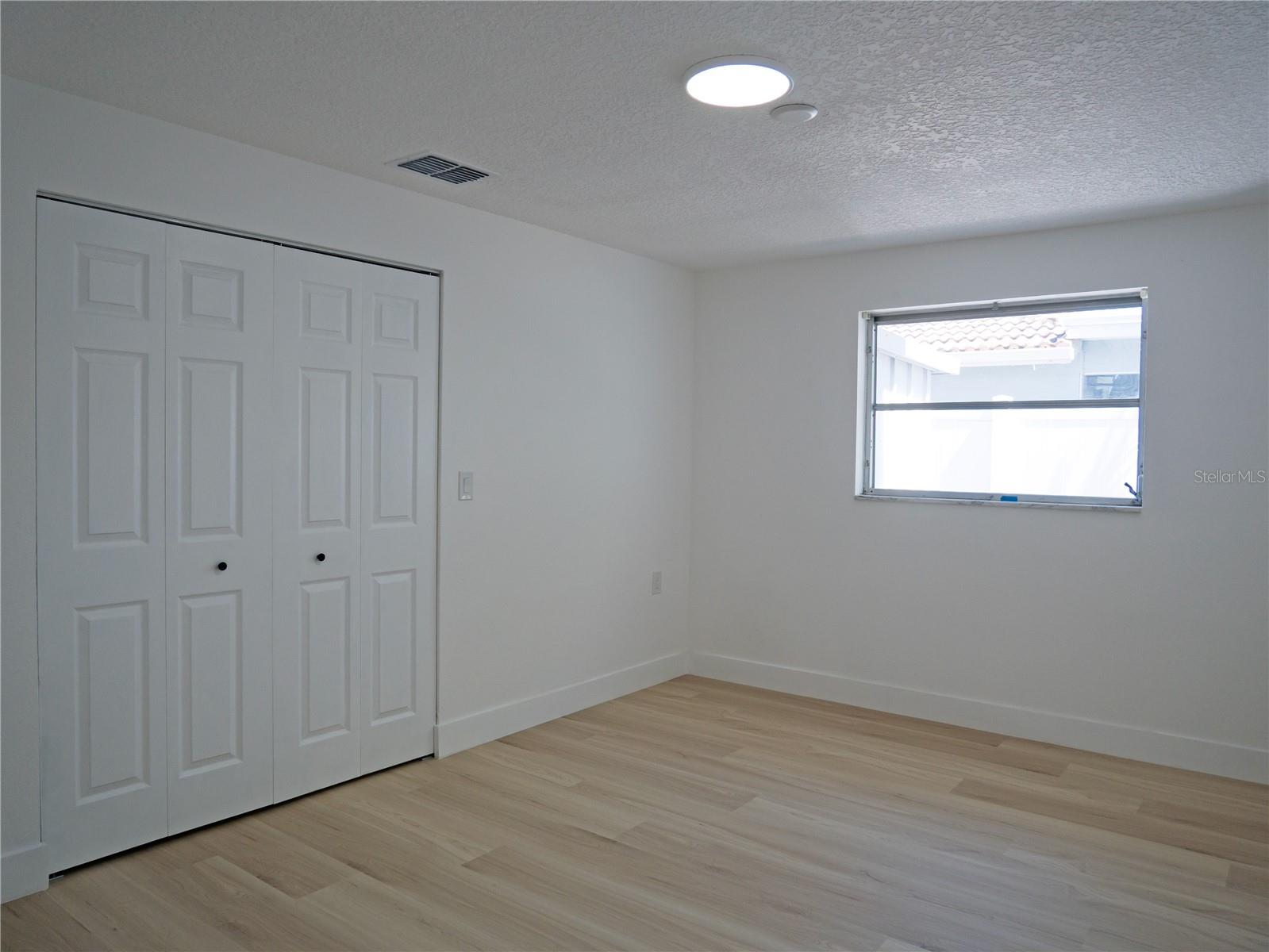 1880 TANGLEWOOD DR NE, ST PETERSBURG, FL, 33702