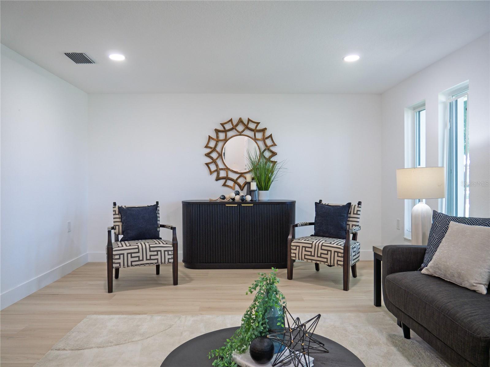 1880 TANGLEWOOD DR NE, ST PETERSBURG, FL, 33702
