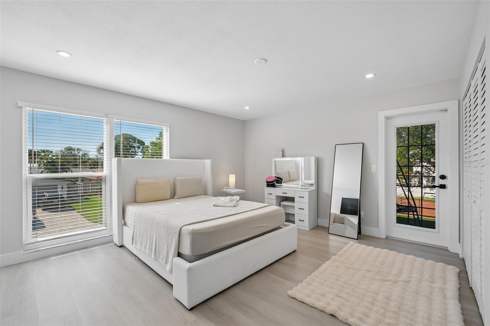 5201 HUNTINGTON ST NE, ST PETERSBURG, FL, 33703