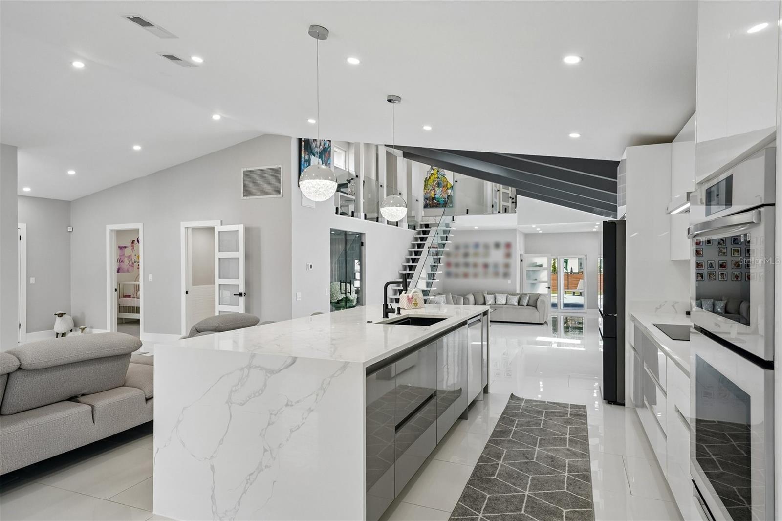 5201 HUNTINGTON ST NE, ST PETERSBURG, FL, 33703