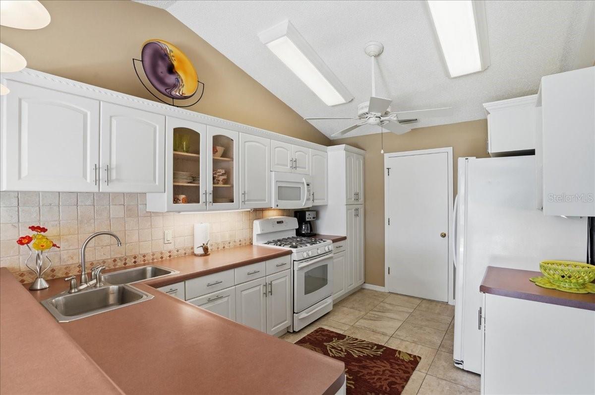 4904 61ST AVENUE TER W, BRADENTON, FL, 34210