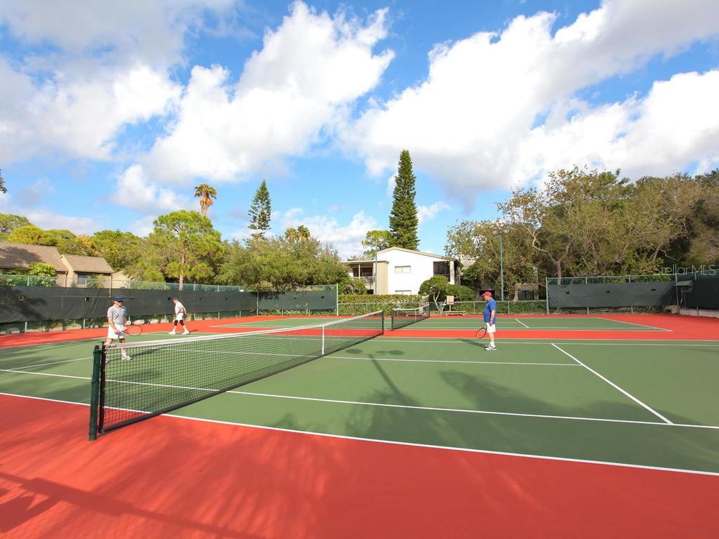 1702 GLENHOUSE DR #410, SARASOTA, FL, 34231