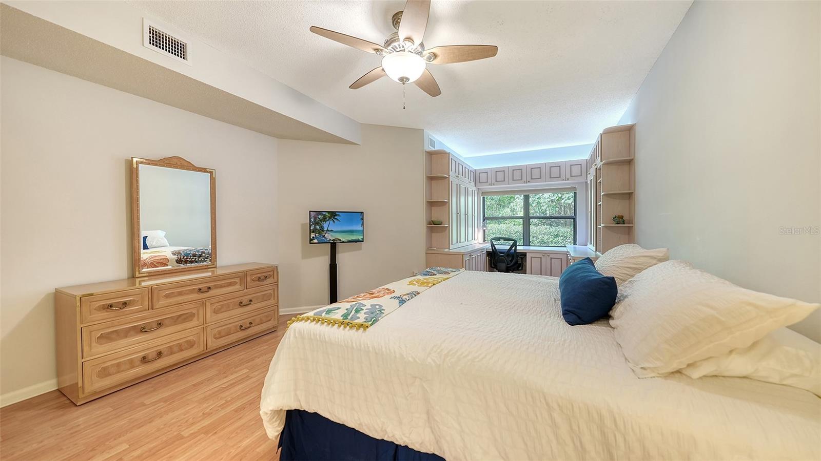 1632 STARLING DR #101, SARASOTA, FL, 34231