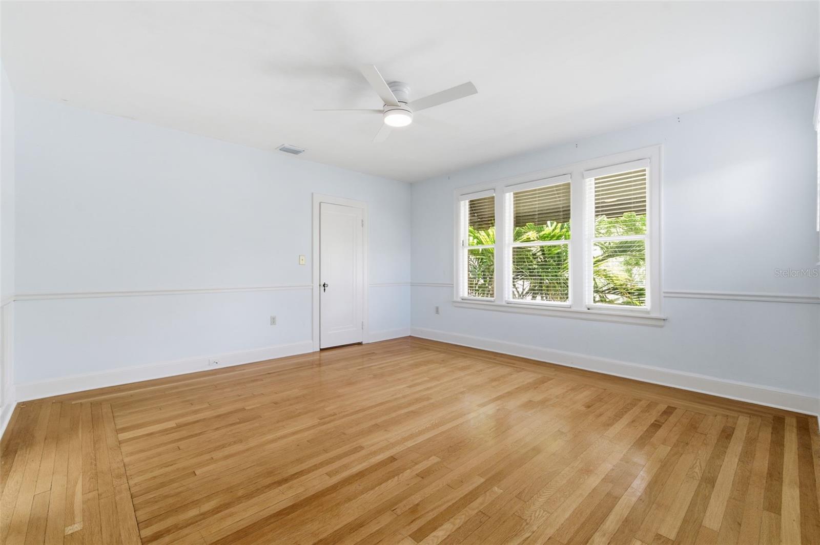 555 18TH AVE NE, ST PETERSBURG, FL, 33704