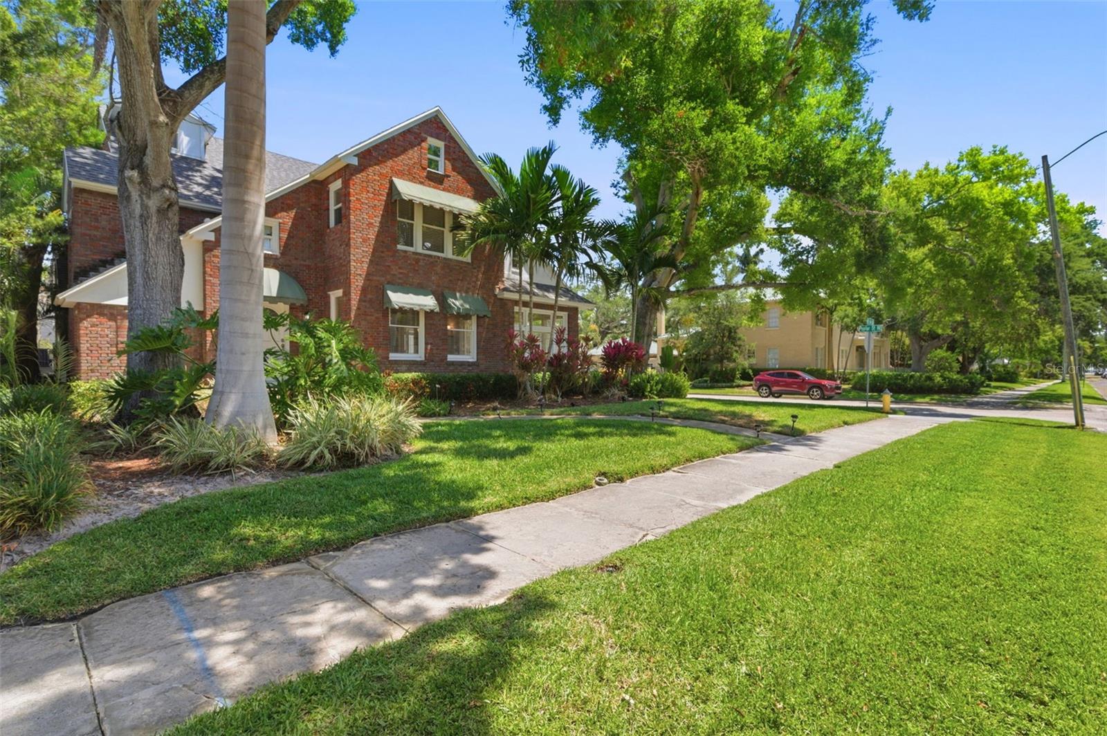 555 18TH AVE NE, ST PETERSBURG, FL, 33704