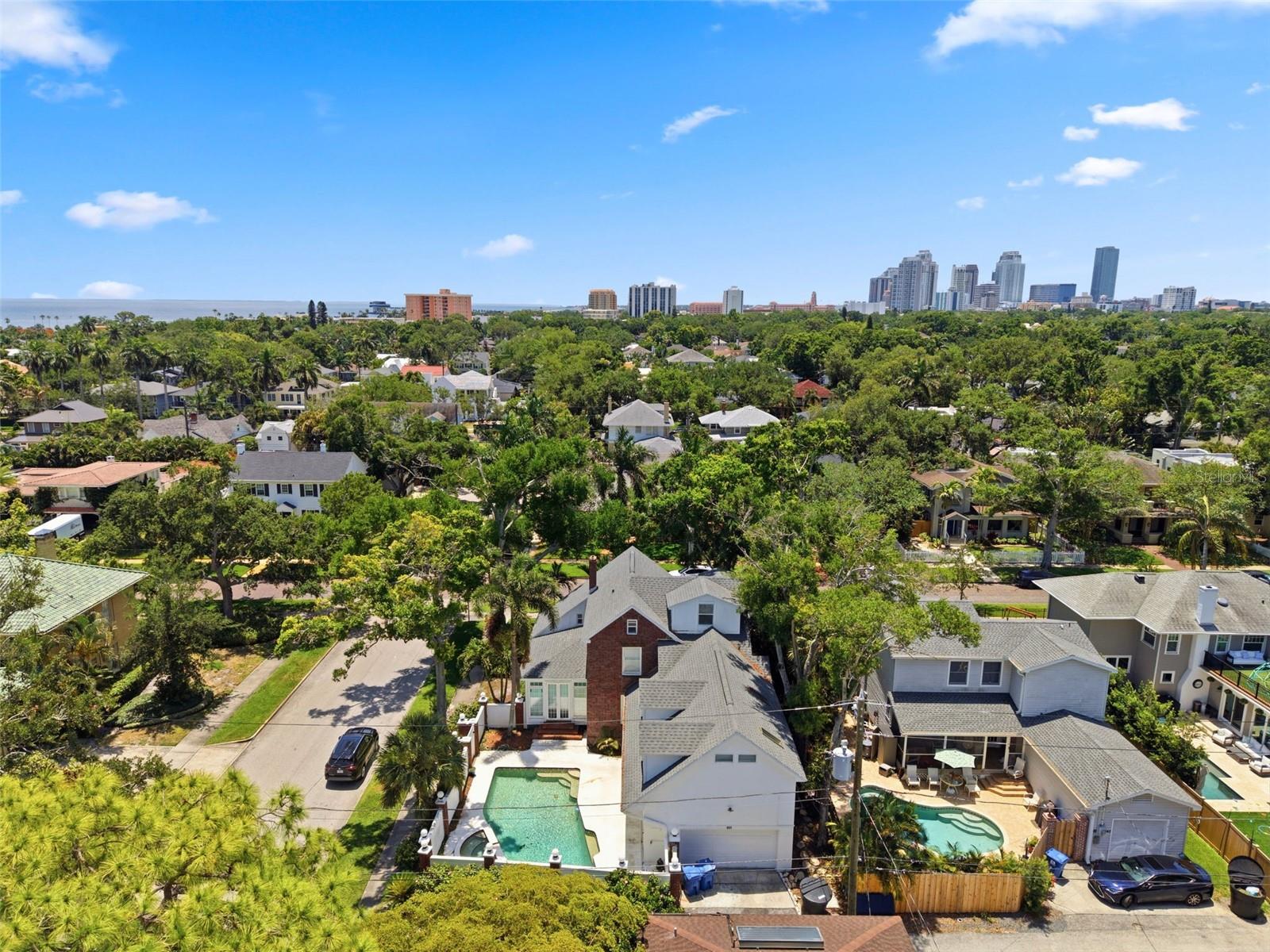 555 18TH AVE NE, ST PETERSBURG, FL, 33704