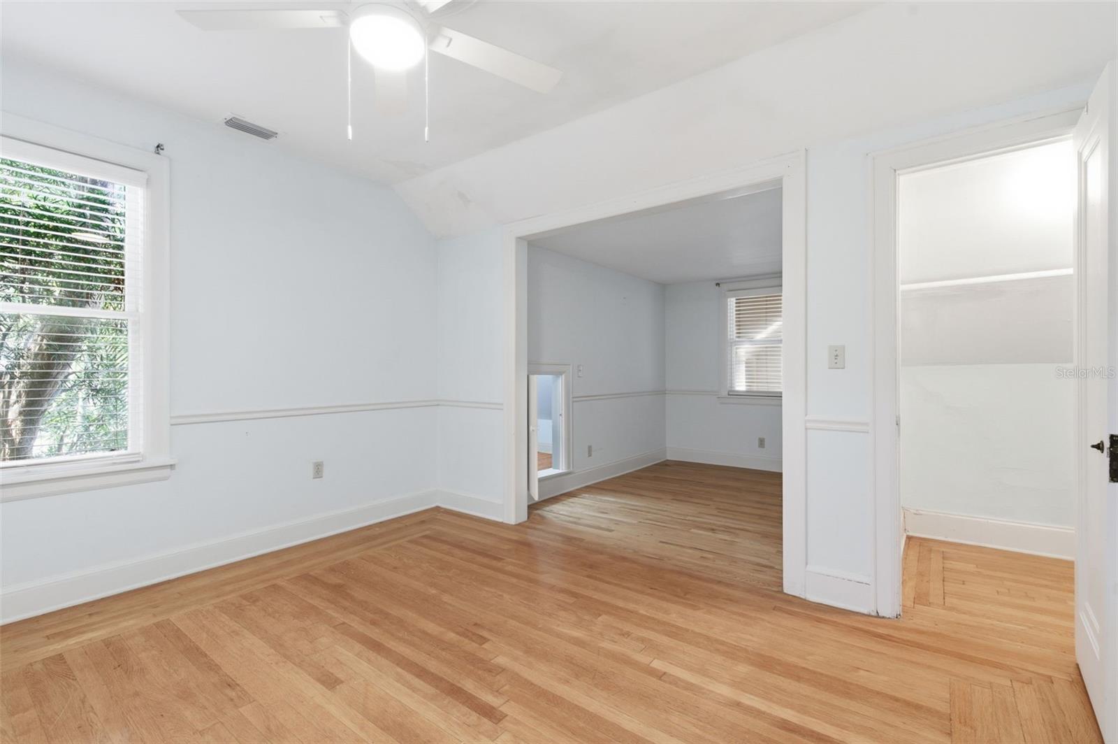 555 18TH AVE NE, ST PETERSBURG, FL, 33704