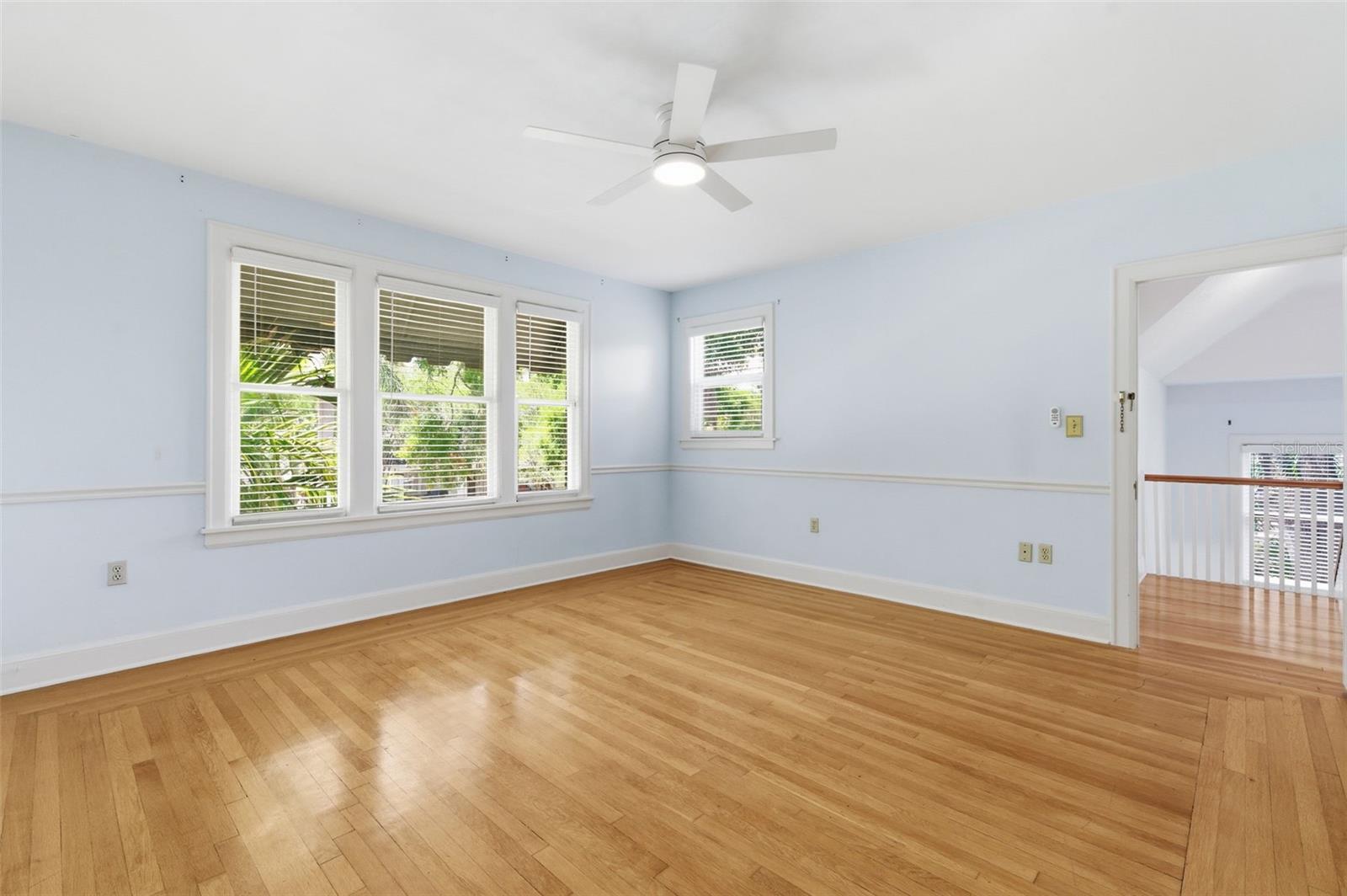 555 18TH AVE NE, ST PETERSBURG, FL, 33704