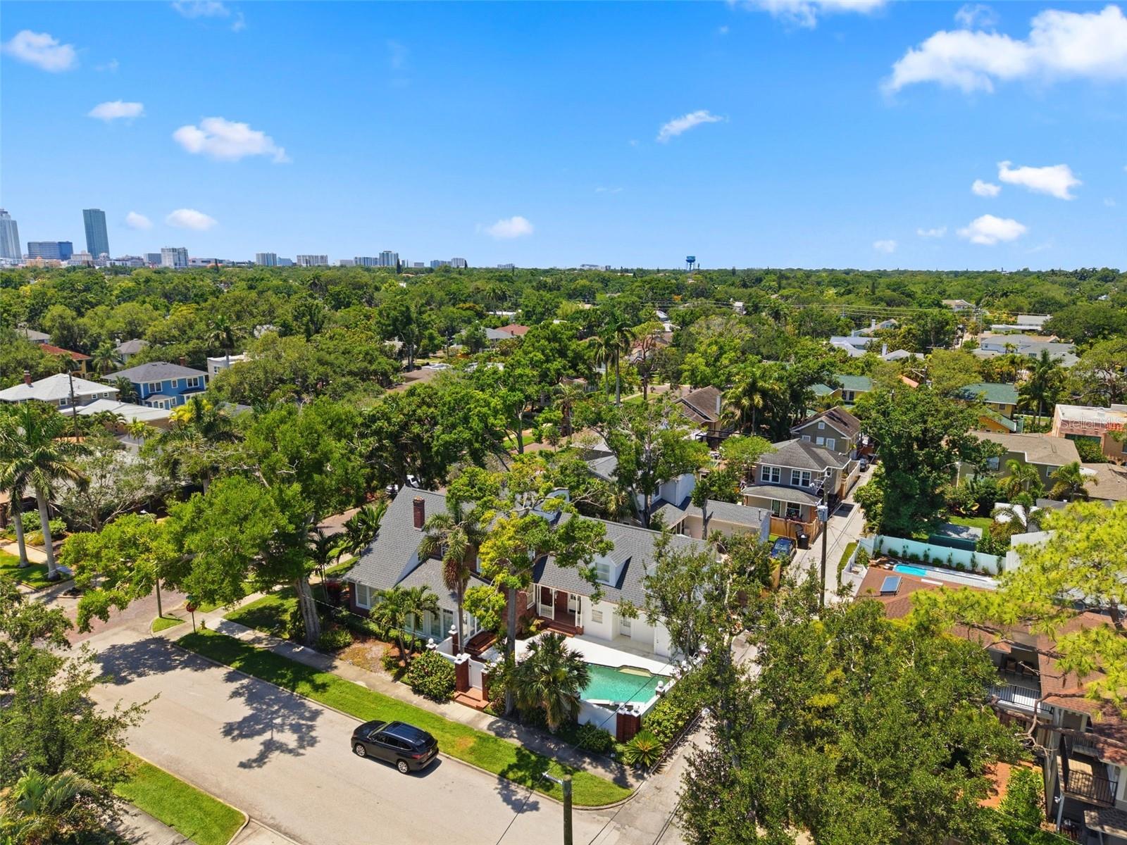 555 18TH AVE NE, ST PETERSBURG, FL, 33704