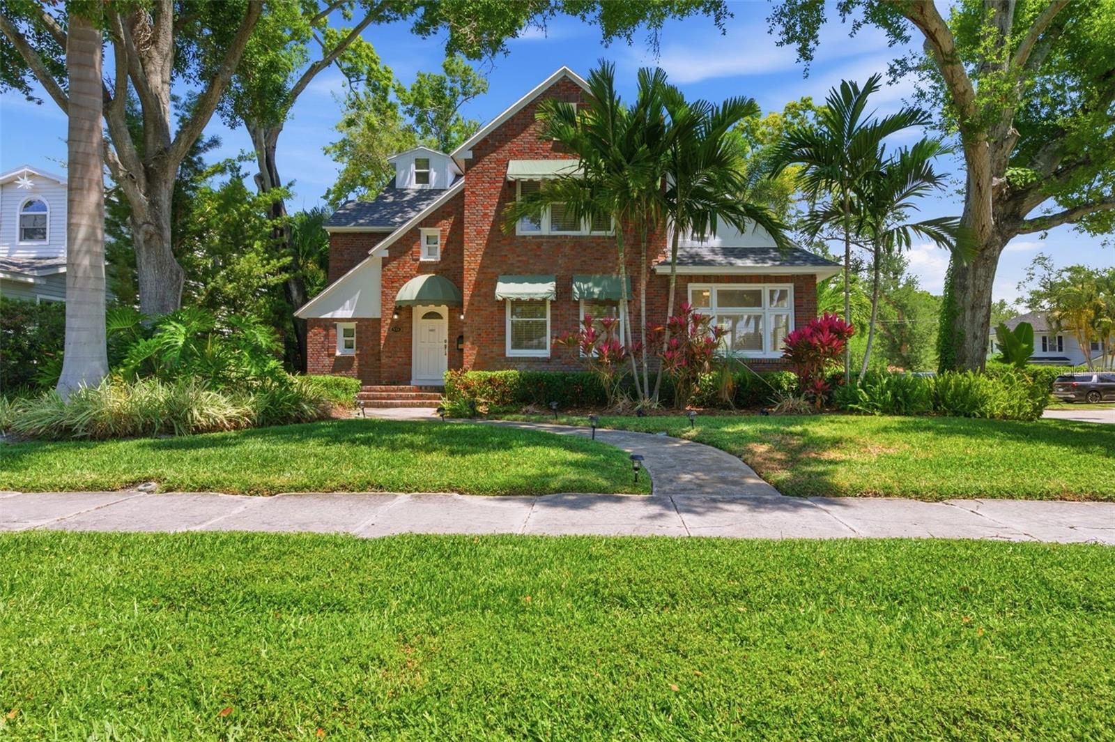 555 18TH AVE NE, ST PETERSBURG, FL, 33704