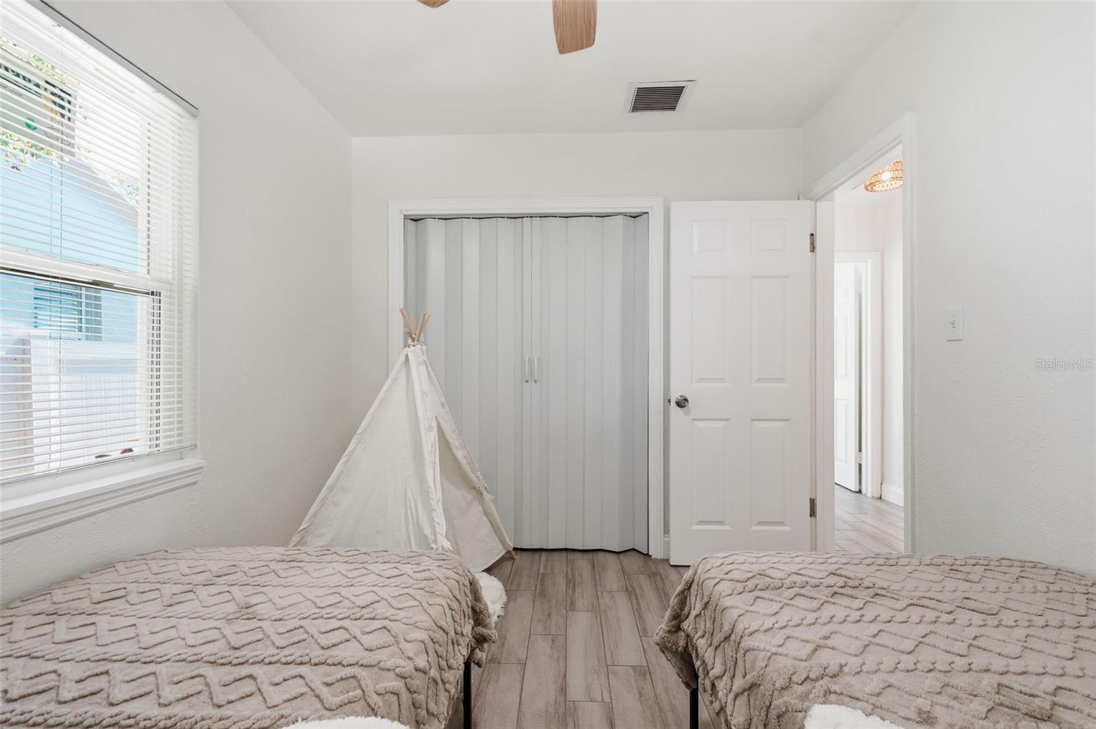 2855 VALENCIA WAY S, ST PETERSBURG, FL, 33705