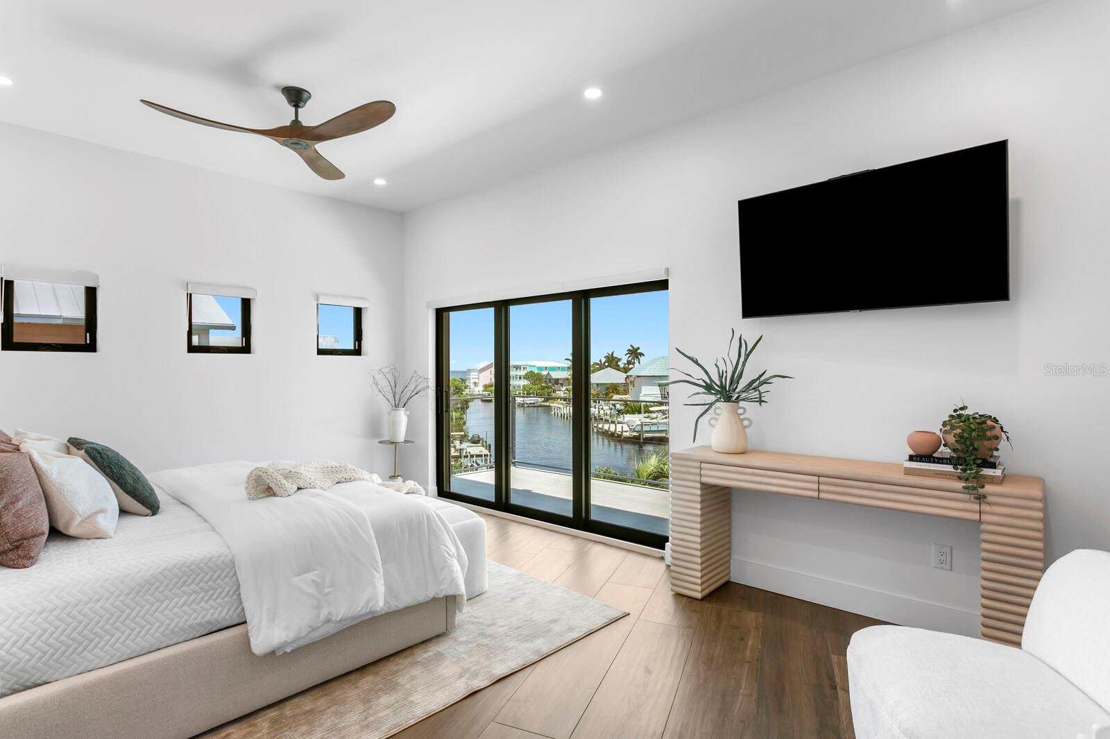201 N HARBOR DR, HOLMES BEACH, FL, 34217