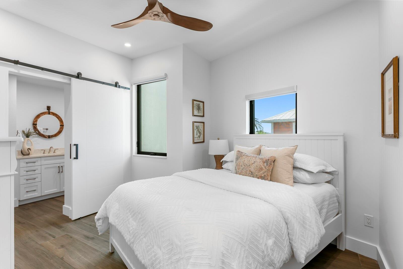 201 N HARBOR DR, HOLMES BEACH, FL, 34217