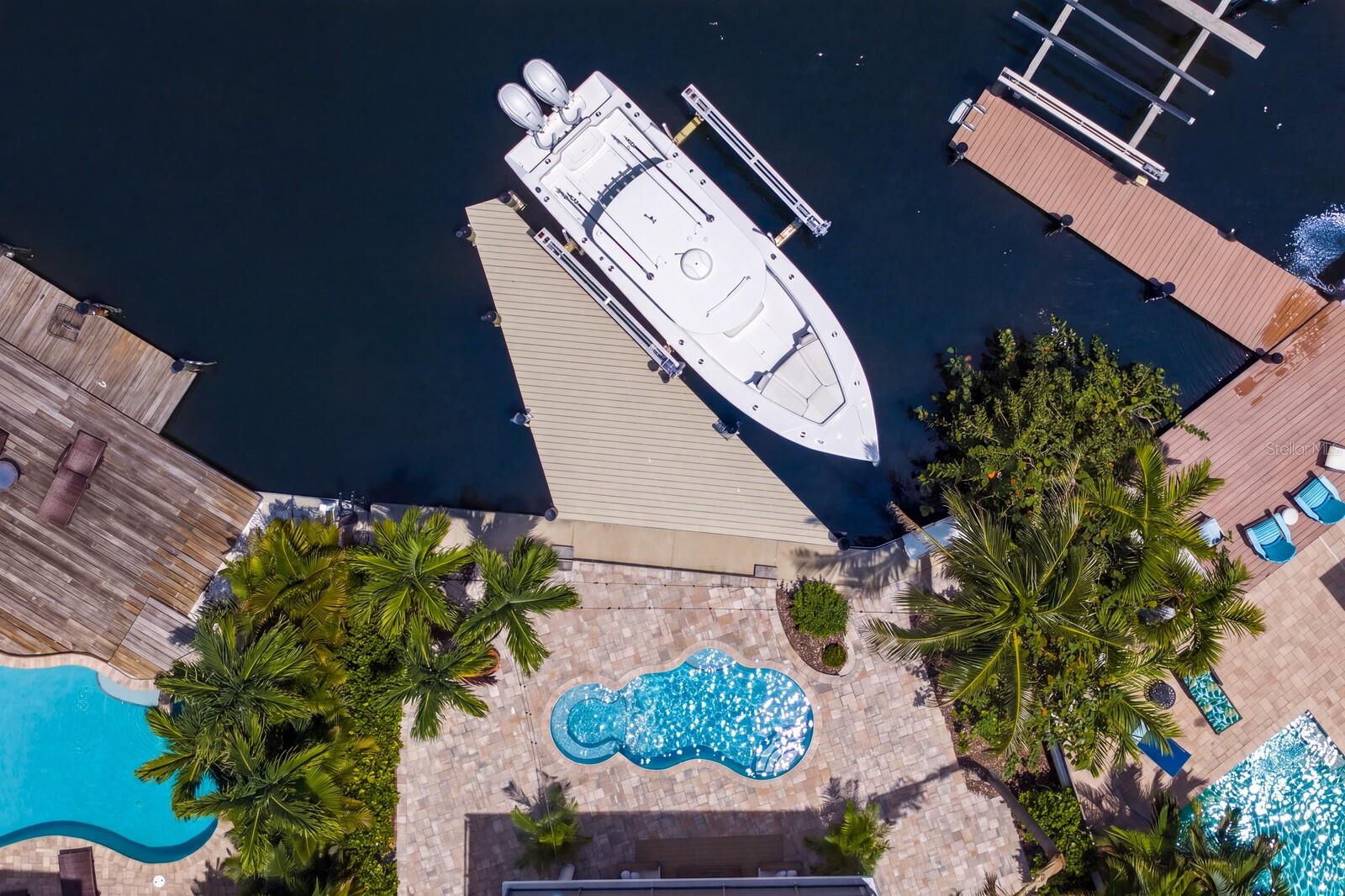 201 N HARBOR DR, HOLMES BEACH, FL, 34217