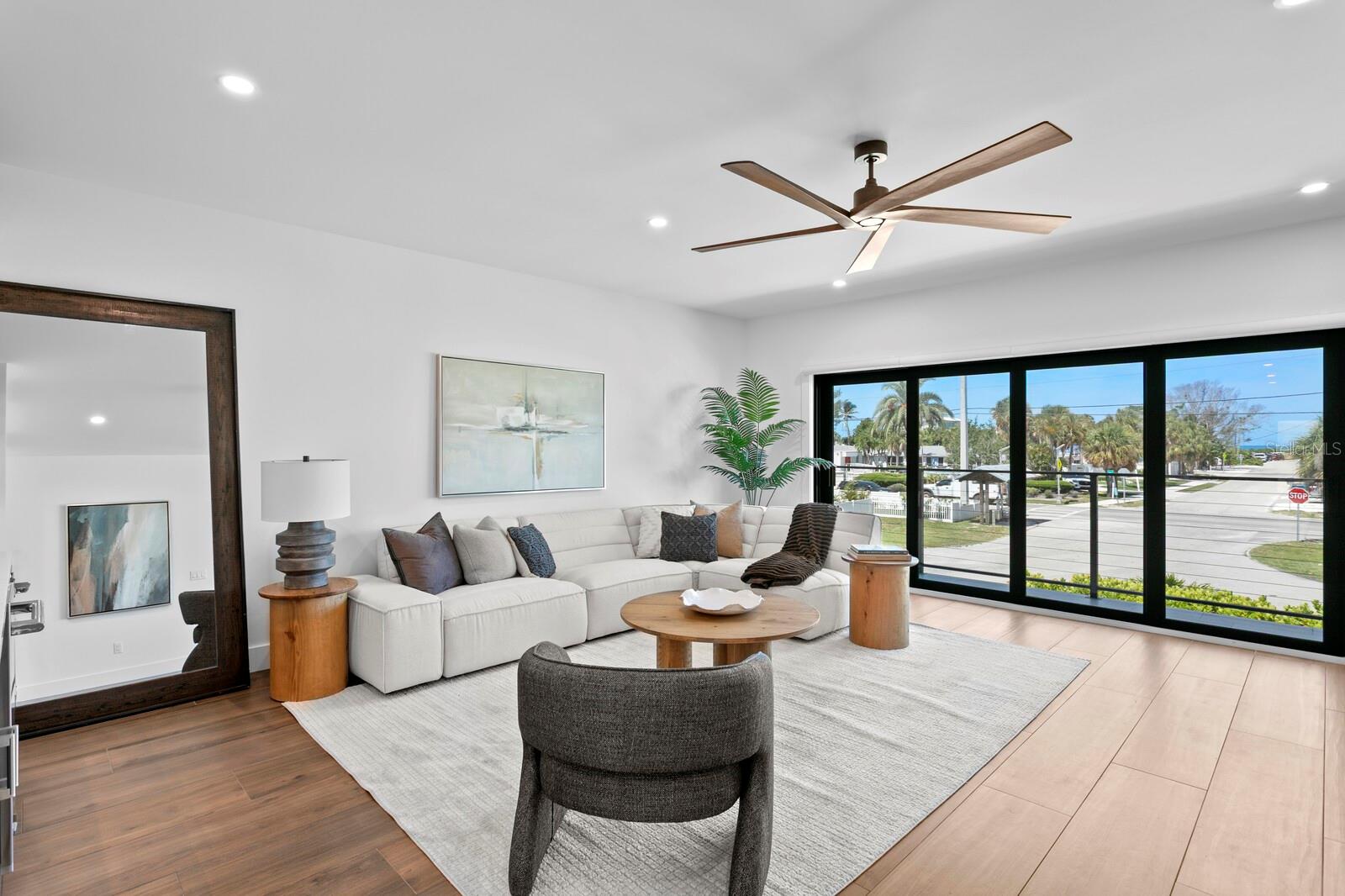 201 N HARBOR DR, HOLMES BEACH, FL, 34217