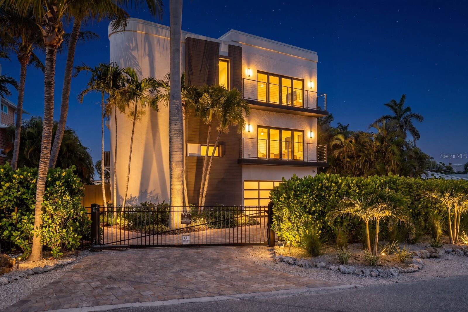 201 N HARBOR DR, HOLMES BEACH, FL, 34217