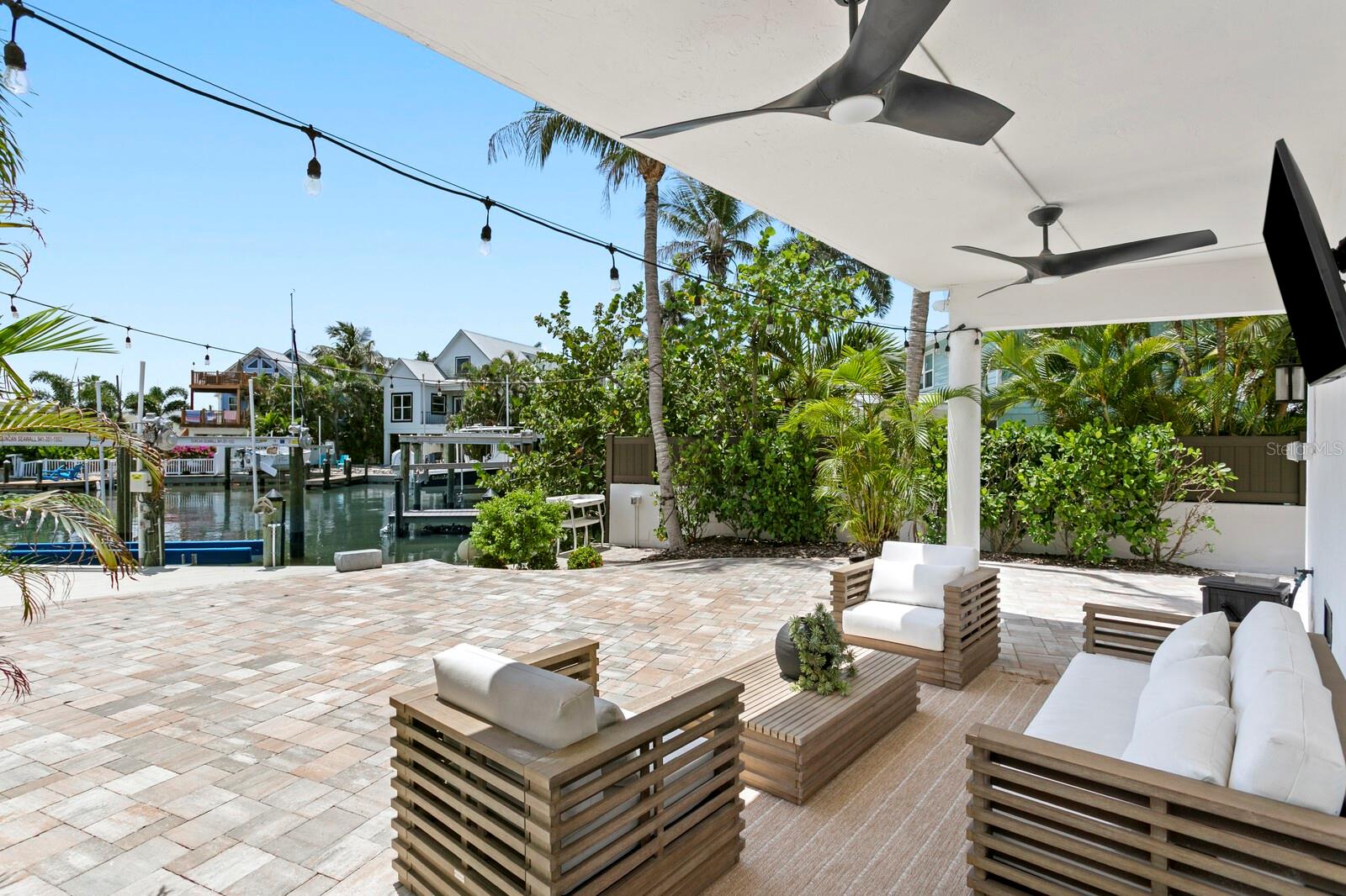 201 N HARBOR DR, HOLMES BEACH, FL, 34217